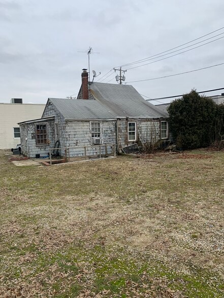 235 Westbury Ave, Carle Place, NY à vendre - Photo du bâtiment - Image 2 de 4