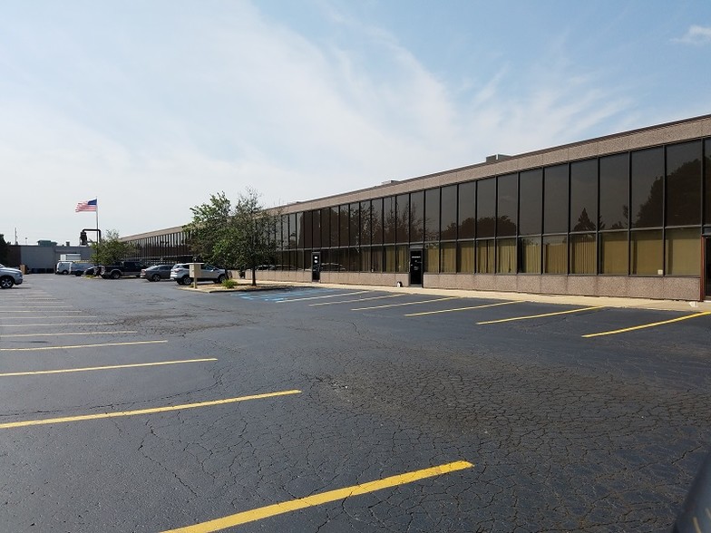 251-293 Executive Dr, Troy, MI for lease - Building Photo - Image 1 of 1