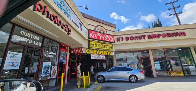 Plus de détails pour 10610 Ventura Blvd, Studio City, CA - Commerce de détail à louer