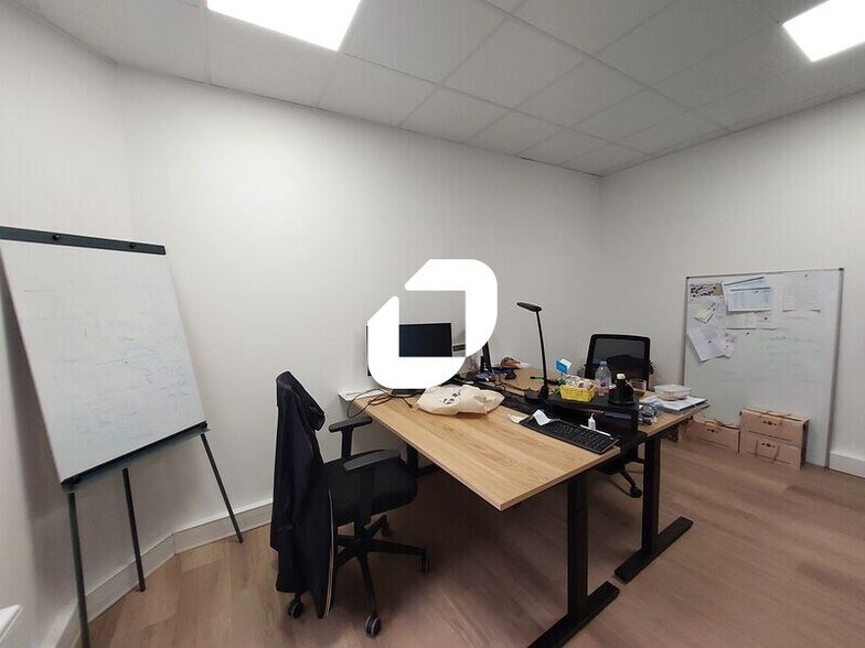 41 Boulevard Vauban, Guyancourt for lease - Interior Photo - Image 3 of 8