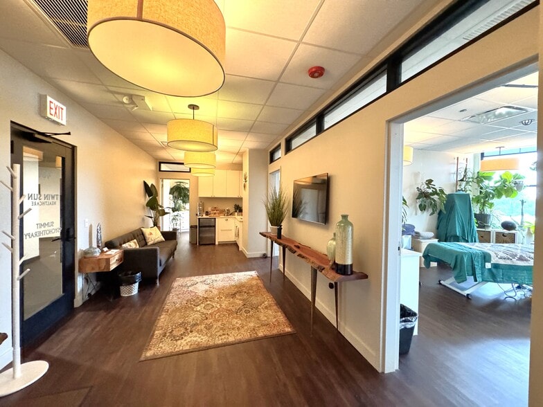 4753 N Broadway St, Chicago, IL for lease - Building Photo - Image 3 of 6