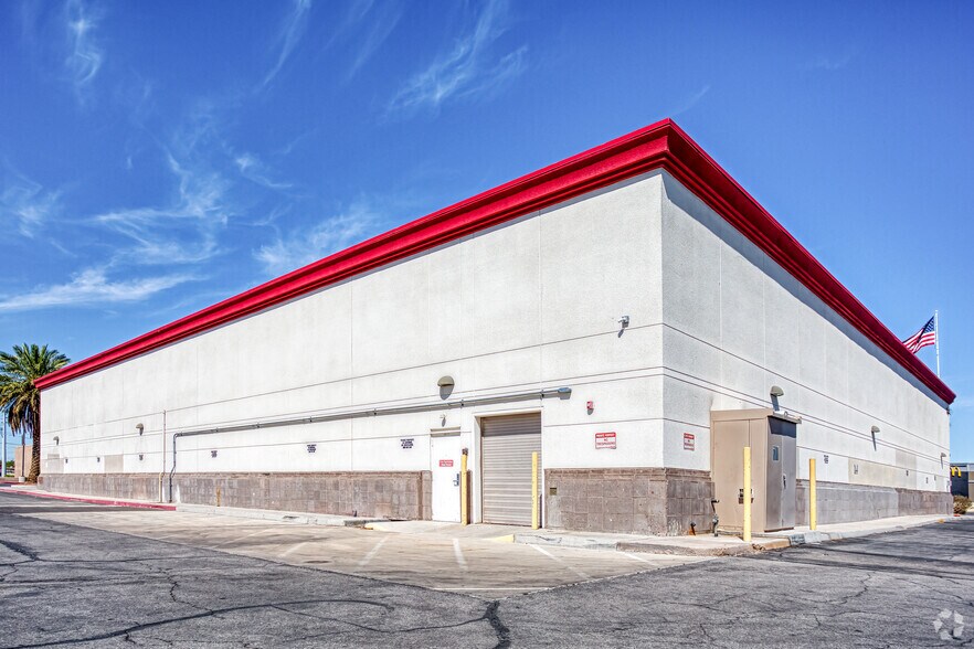 1920 Las Vegas Blvd N, North Las Vegas, NV à louer - Photo du bâtiment - Image 3 de 7