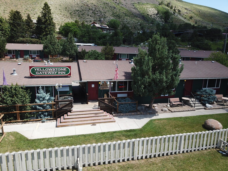 103 Bigelow Ln, Gardiner, MT for sale - Primary Photo - Image 1 of 1