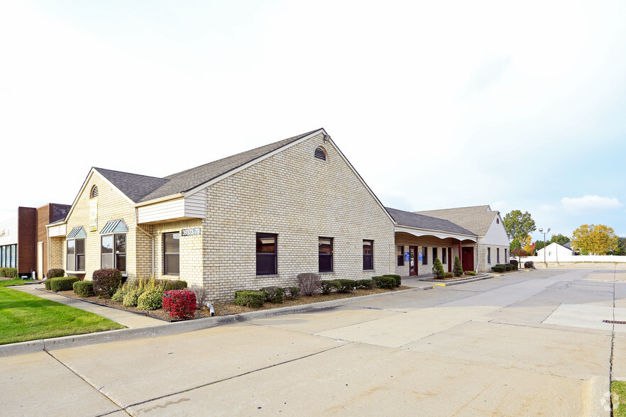 39373-39379 Garfield Rd, Clinton Township, MI for sale - Primary Photo - Image 1 of 1