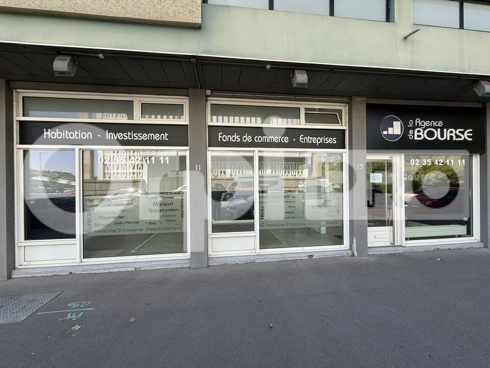 Retail in Le Havre for lease Building Photo- Image 1 of 11