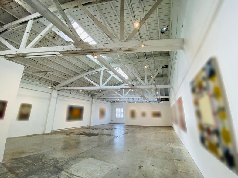 5112 W. Jefferson Blvd. portfolio of 2 properties for sale on LoopNet.ca - Interior Photo - Image 3 of 29