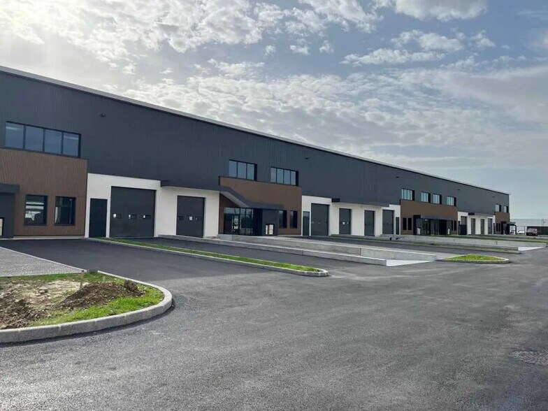 Bureau dans Saint-Priest à louer - Photo du bâtiment - Image 3 de 92