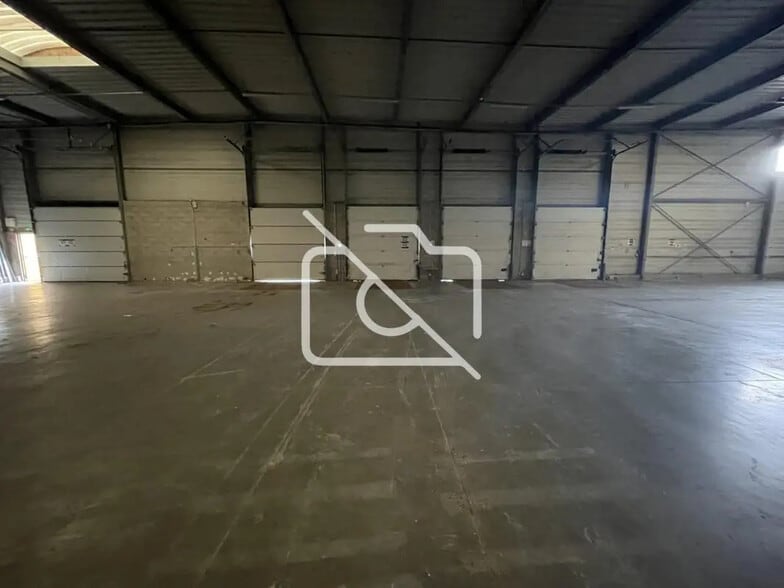 Flex in Égly for lease - Interior Photo - Image 3 of 4