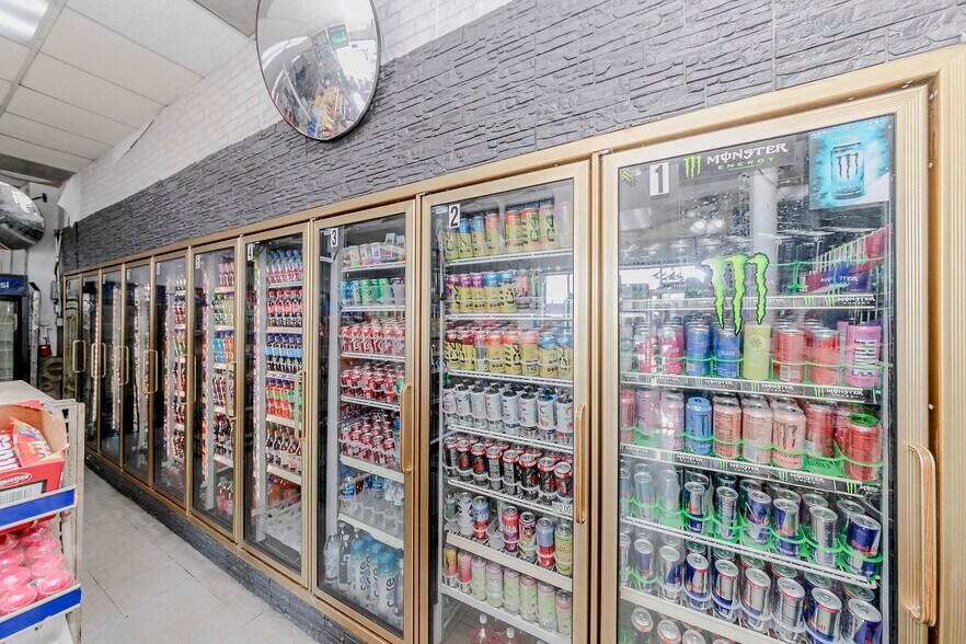 1198 N D St, San Bernardino, CA à vendre - Photo du bâtiment - Image 3 de 8