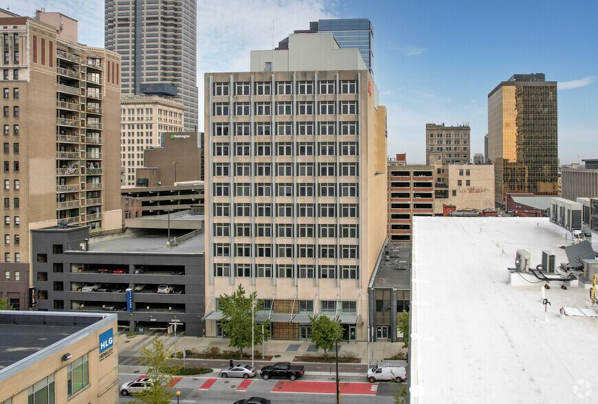 130 E Washington St, Indianapolis, IN à louer - Photo du bâtiment - Image 2 de 4
