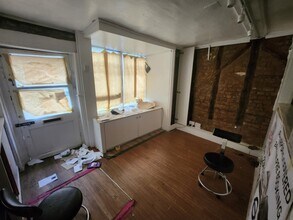 48 Windsor St, Uxbridge for lease Interior Photo- Image 2 of 6