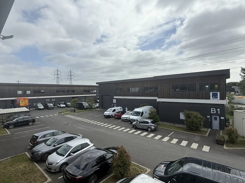 Flex in Cormeilles-en-Parisis for lease - Building Photo - Image 1 of 4