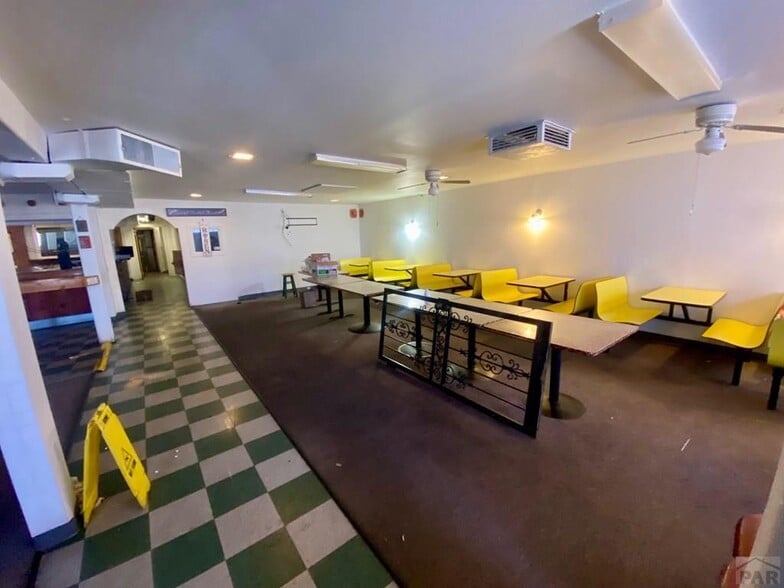 2322 Lake Ave, Pueblo, CO for sale - Interior Photo - Image 2 of 10