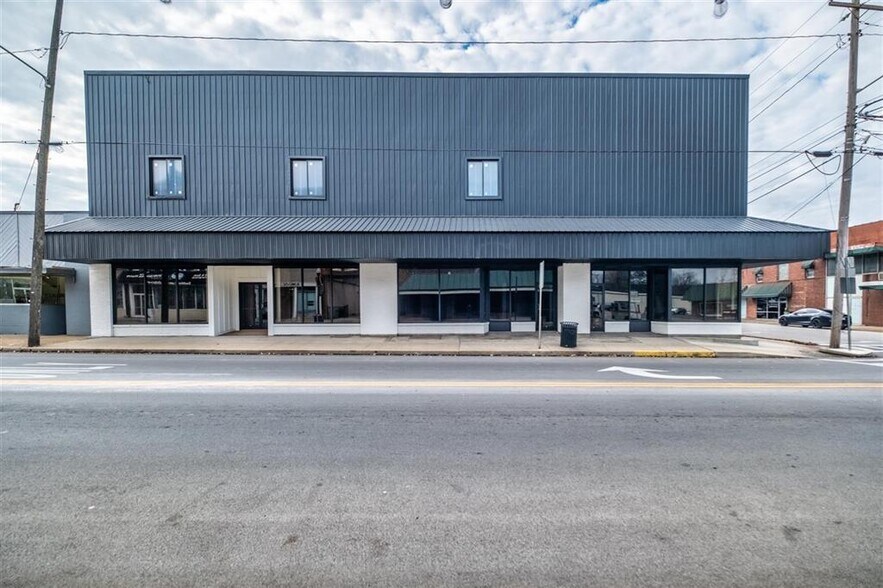 177-179 N Main St, Russellville, KY à louer - Photo du bâtiment - Image 1 de 26