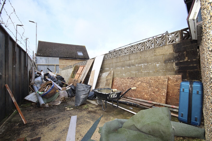 85 Shakespeare Rd, Gillingham for lease - Building Photo - Image 3 of 16