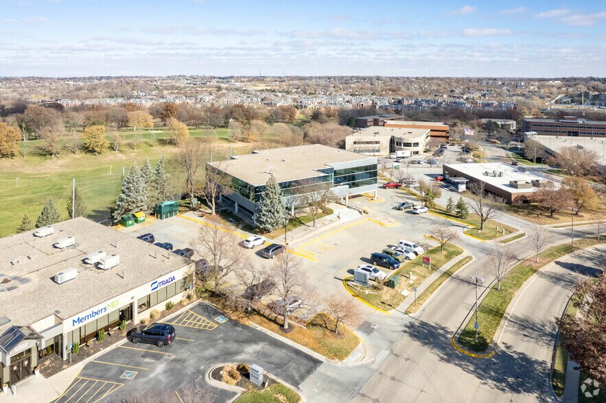 11718 Nicholas St, Omaha, NE à louer - Photo du bâtiment - Image 2 de 14