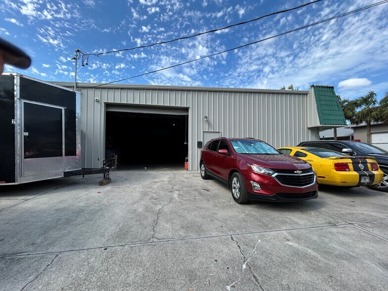 17221 Alico Center Rd, Fort Myers, FL à louer - Photo du bâtiment - Image 2 de 3