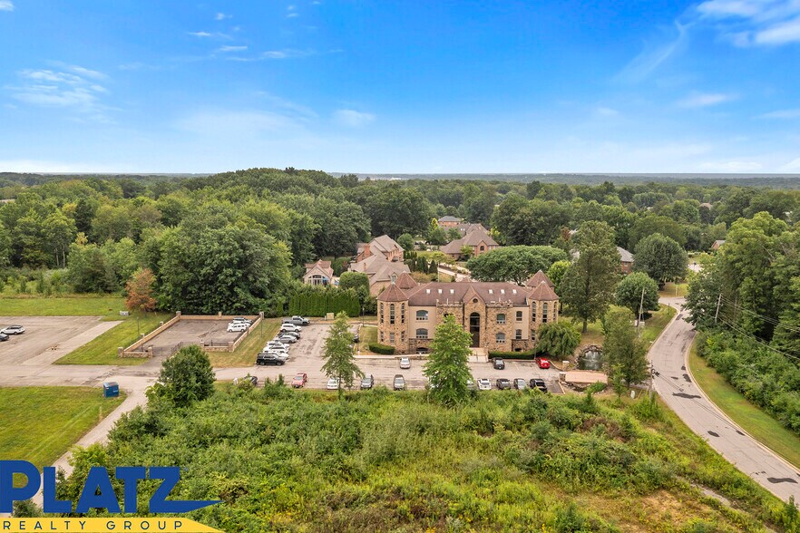 8544 Hickory Hill Dr, Poland, OH à vendre - Photo du bâtiment - Image 3 de 14