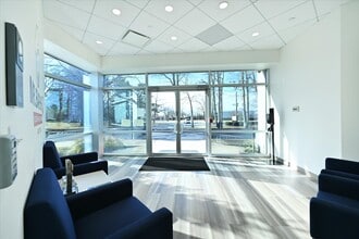 10 Commerce Dr, Hauppauge, NY à louer Photo intérieure- Image 2 de 7