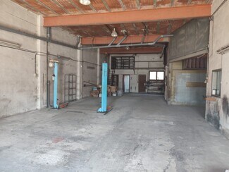 Plus de détails pour Multi-résidentiel à vendre