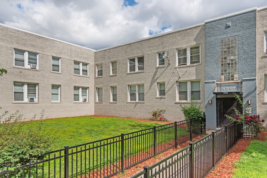 1524 F St NE, Washington, DC à vendre - Photo du bâtiment - Image 2 de 16
