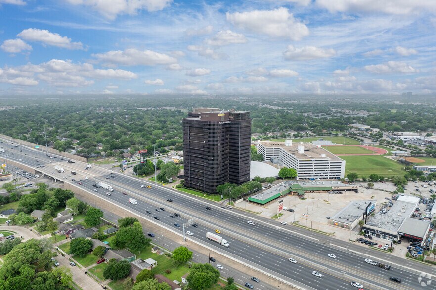 7322 Southwest Fwy, Houston, TX à louer - Aérien - Image 2 de 22