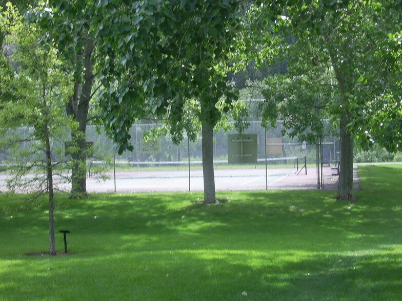 Point Mckay Gardens Northwest Calgary portefeuille de 4 propriétés à vendre sur LoopNet.ca - Autre - Image 2 de 14