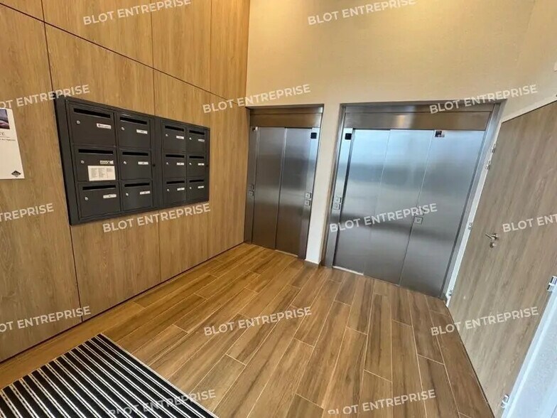 Bureau dans Rezé à louer - Photo du bâtiment - Image 2 de 12