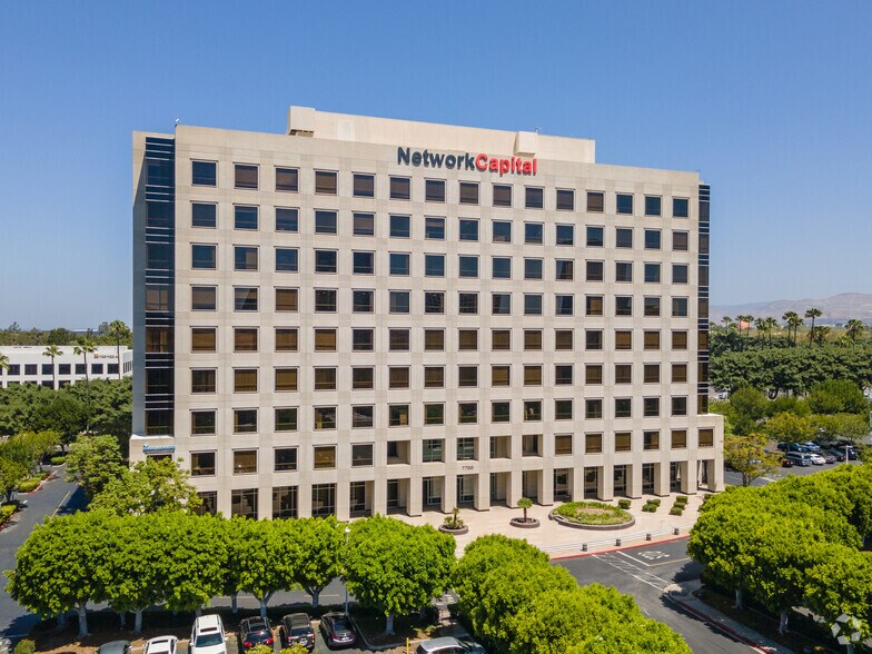 7700 Irvine Center Dr, Irvine, CA à louer - Photo du bâtiment - Image 2 de 5