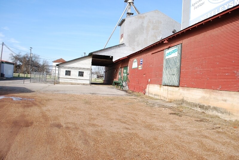 1010 Austin St, Columbus, TX à louer - Photo du bâtiment - Image 3 de 4