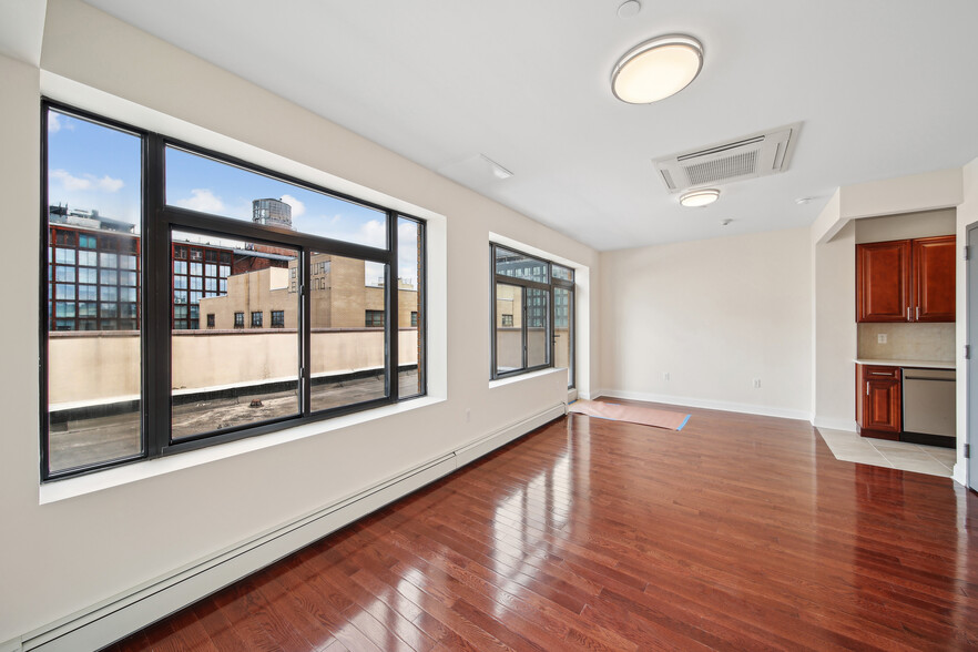 62 N 9th St, Brooklyn, NY for sale - Interior Photo - Image 3 of 13