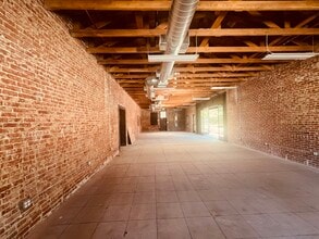 207 S Fair Oaks Ave, Pasadena, CA for lease Interior Photo- Image 2 of 4