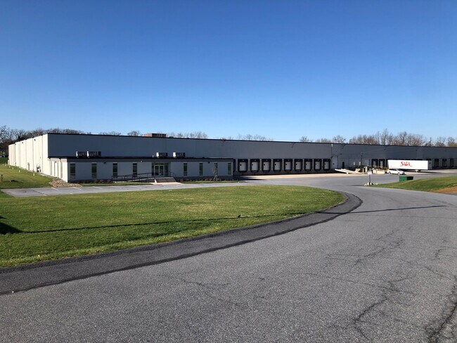 Plus de détails pour 301 Railroad Ave, Camp Hill, PA - Industriel à louer