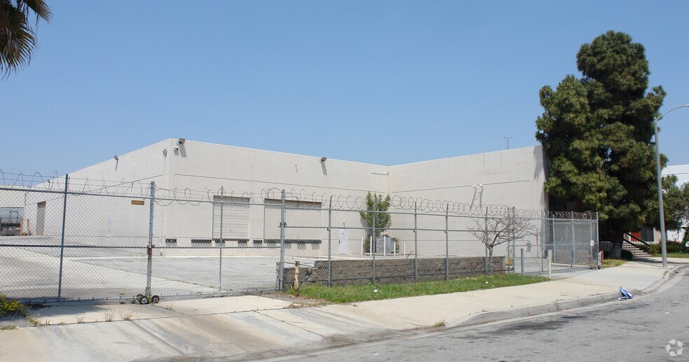 109 W 134th St, Los Angeles, CA à louer - Photo du bâtiment - Image 3 de 5