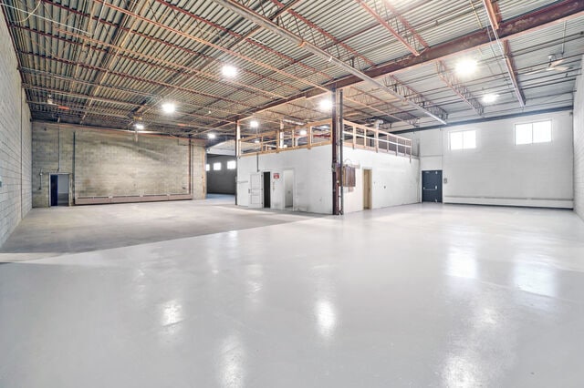 6950 Boul Couture, Montréal, QC for lease - Interior Photo - Image 2 of 14