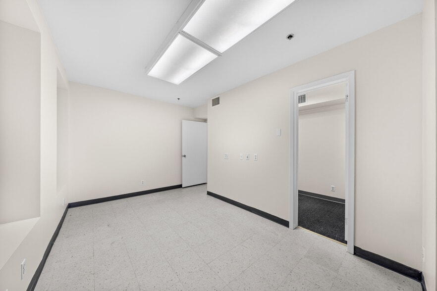 206-212 Canal St, New York, NY for sale - Interior Photo - Image 2 of 4