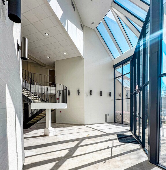 9000 Cypress Green Dr, Jacksonville, FL à louer - Photo du bâtiment - Image 2 de 14