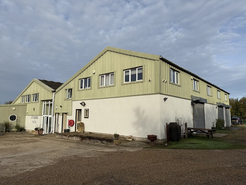 Mill Ln, Pulborough à louer - Photo du bâtiment - Image 2 de 12