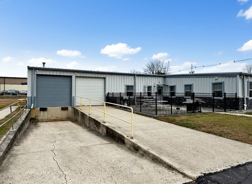2039 Briggs Rd, Mount Laurel, NJ à vendre - Photo du bâtiment - Image 2 de 7