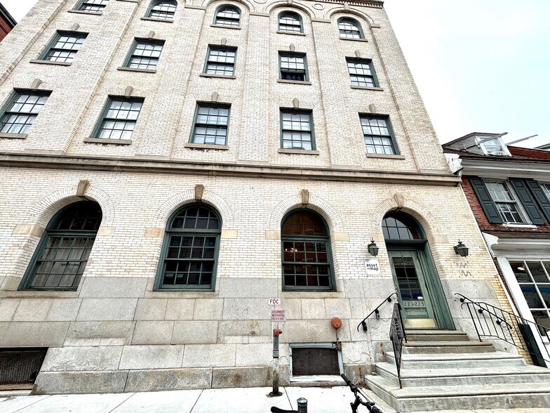 225 Arch St, Philadelphia, PA à louer - Photo du bâtiment - Image 3 de 12