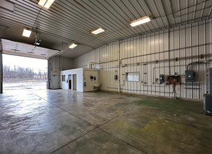 100 Brakeshoe Ct, East Moline, IL for lease Building Photo- Image 2 of 8