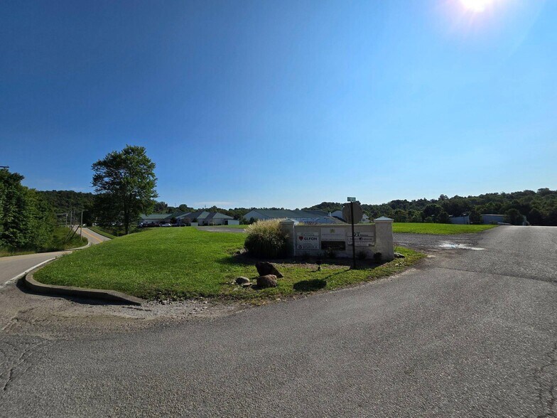 205 Bakers Ridge Rd, Morgantown, WV à vendre - Photo du bâtiment - Image 3 de 8