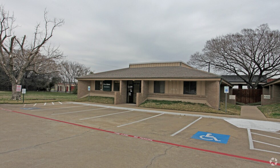 3015 Medlin Dr, Arlington, TX for lease - Primary Photo - Image 1 of 22