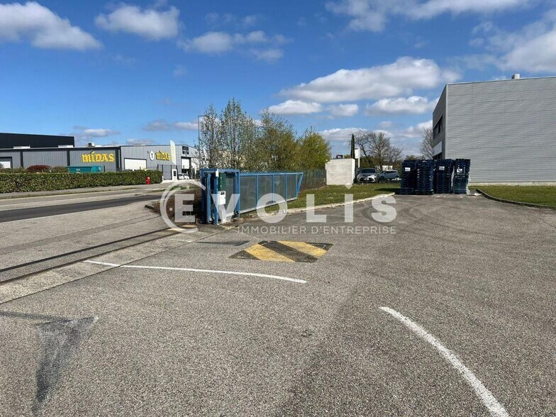 42 Rue De L'Avenir, Genas for lease - Building Photo - Image 2 of 9