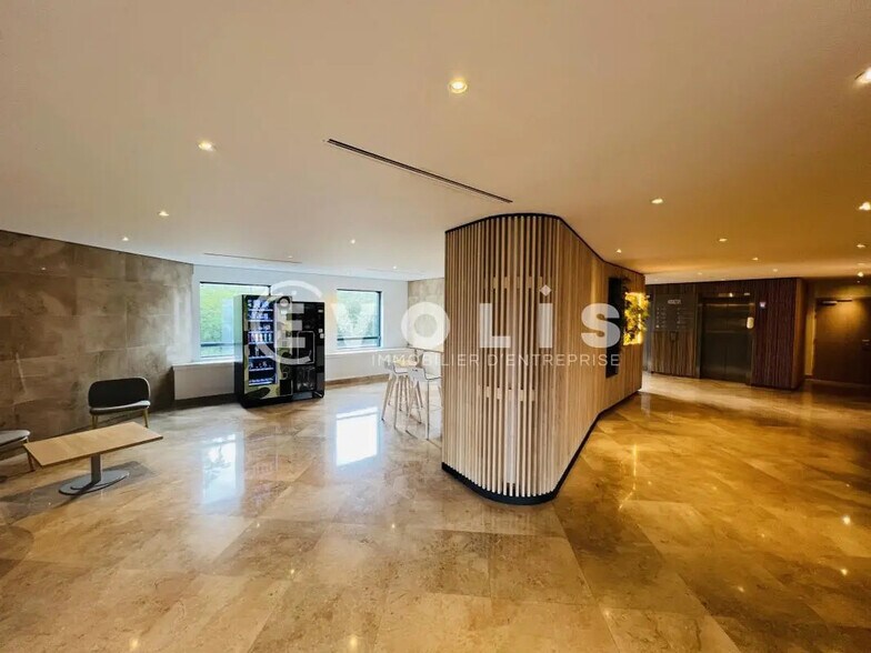 10 Allée Bienvenue, Noisy-le-Grand for lease - Lobby - Image 3 of 11