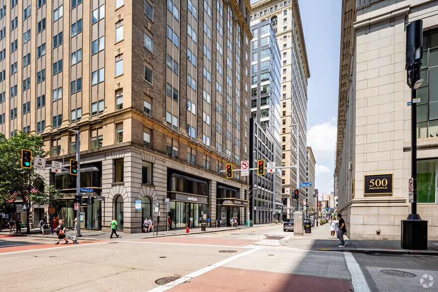 351-355 5th Ave, Pittsburgh, PA à louer - Photo du bâtiment - Image 2 de 9