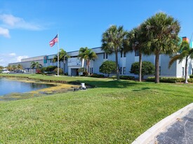 2475 Palm Bay Rd NE, Palm Bay FL - Entrepôt