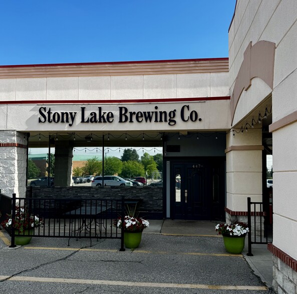 423-471 E Michigan Ave, Saline, MI for lease - Building Photo - Image 1 of 9