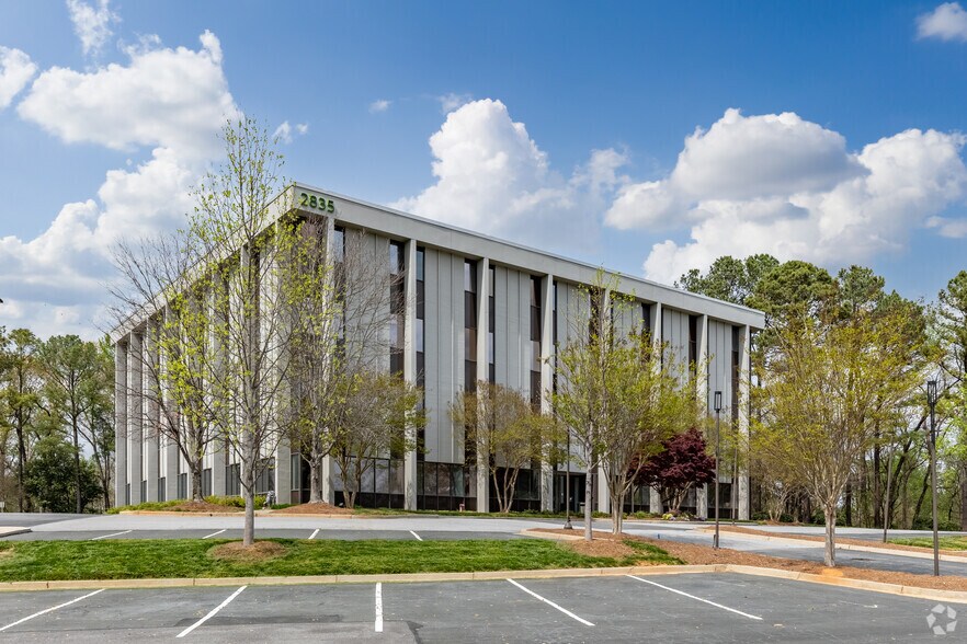 2835 Brandywine Rd, Atlanta, GA à louer - Photo du bâtiment - Image 3 de 5