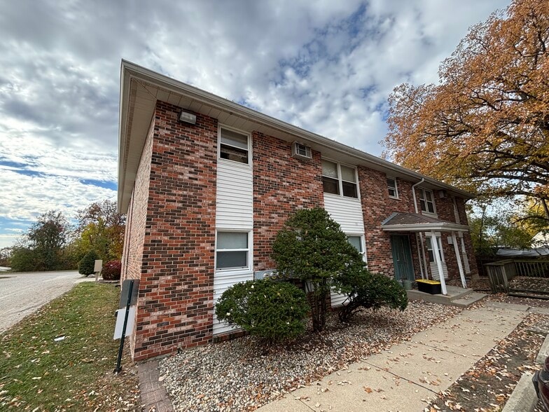 96-Unit LaSalle County Portfolio portfolio of 12 properties for sale on LoopNet.ca - Building Photo - Image 2 of 17